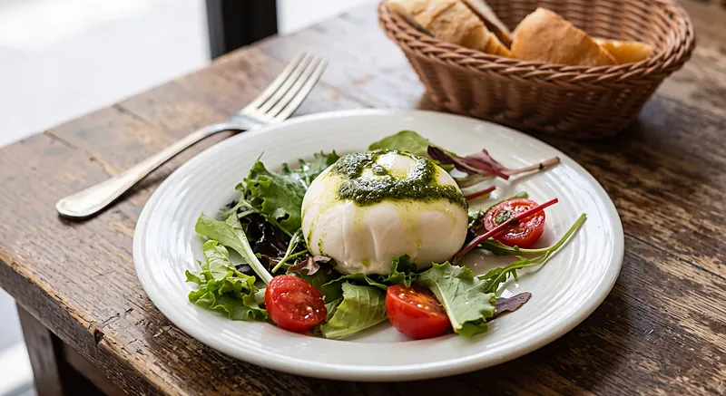 Burrata et pesto maison
